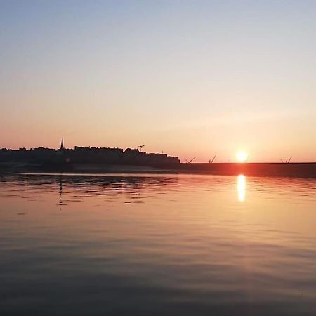 Dinard : Loft De 175 M² - A 150 M De La Plage Esterno foto